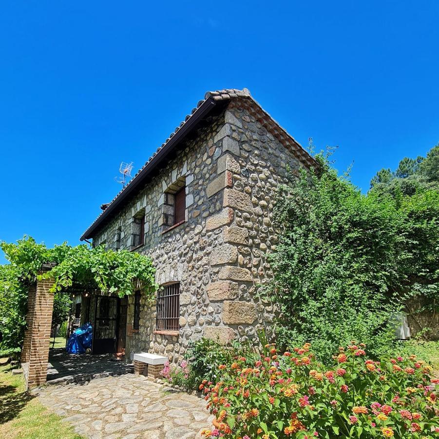 Casa Rural En Candeleda Con Piscina Y Un Maravilloso Jardin ภายนอก รูปภาพ