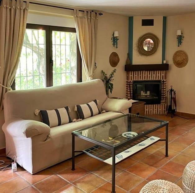 Casa Rural En Candeleda Con Piscina Y Un Maravilloso Jardin ภายนอก รูปภาพ