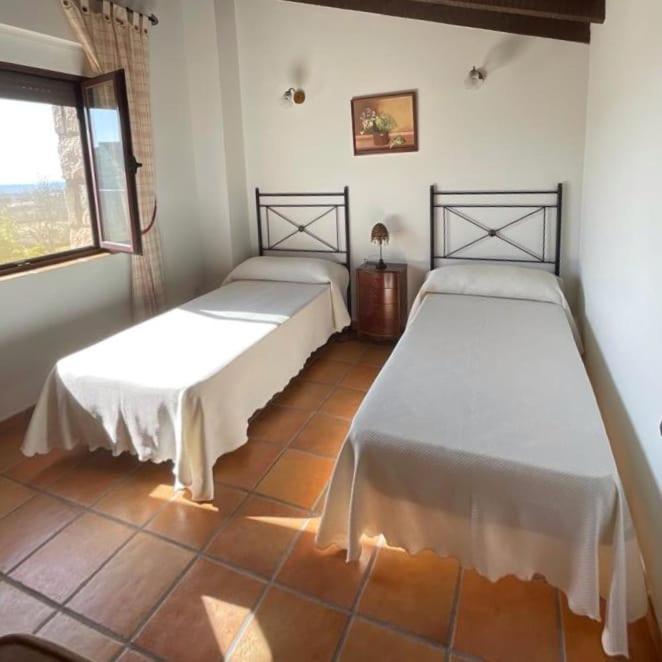 Casa Rural En Candeleda Con Piscina Y Un Maravilloso Jardin ภายนอก รูปภาพ