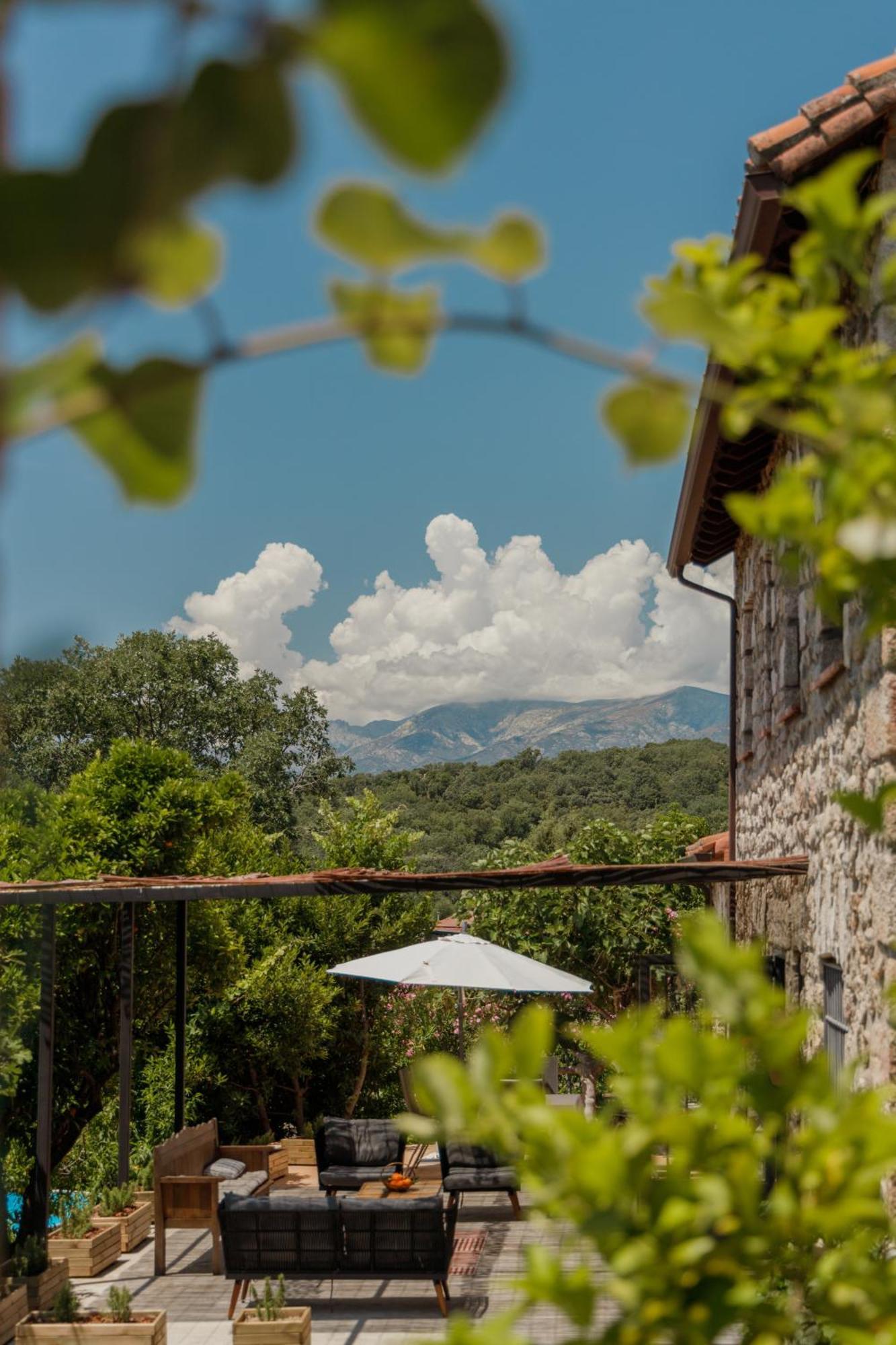 Casa Rural En Candeleda Con Piscina Y Un Maravilloso Jardin ภายนอก รูปภาพ