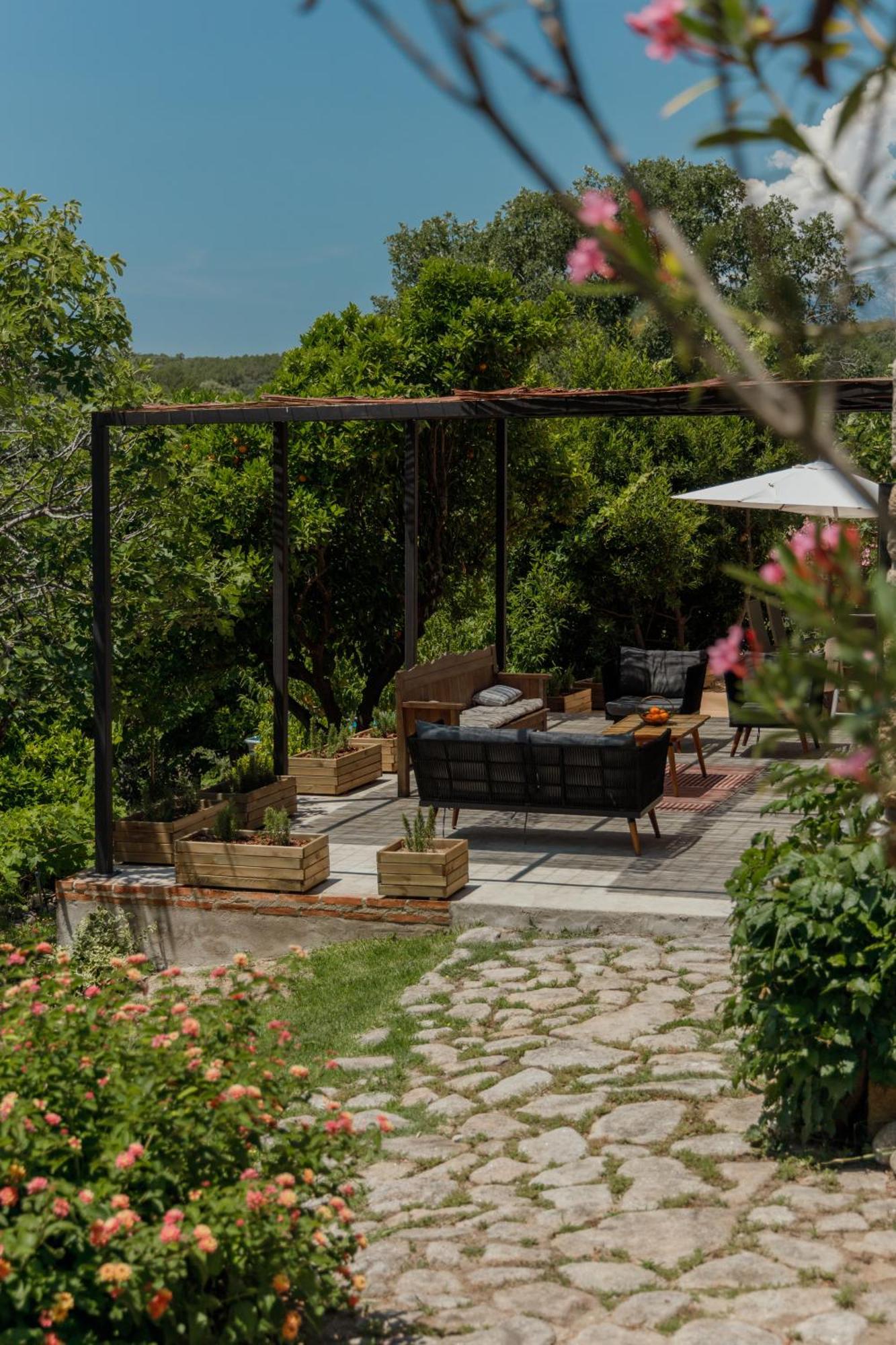 Casa Rural En Candeleda Con Piscina Y Un Maravilloso Jardin ภายนอก รูปภาพ