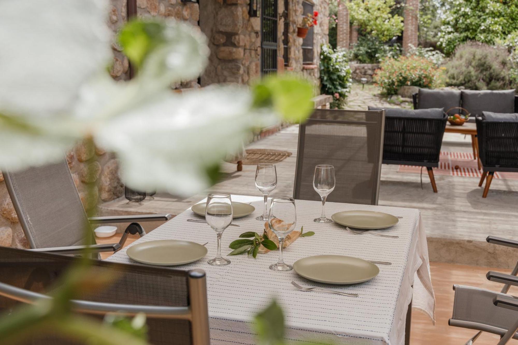 Casa Rural En Candeleda Con Piscina Y Un Maravilloso Jardin ภายนอก รูปภาพ