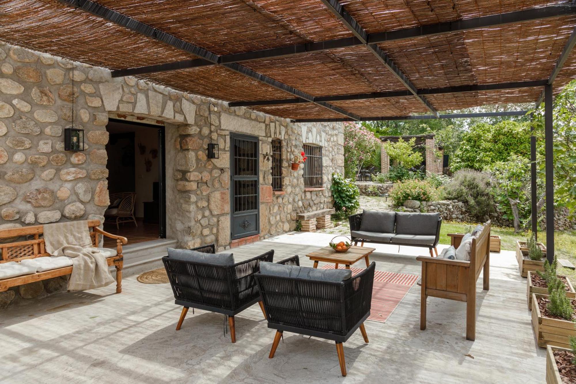 Casa Rural En Candeleda Con Piscina Y Un Maravilloso Jardin ภายนอก รูปภาพ